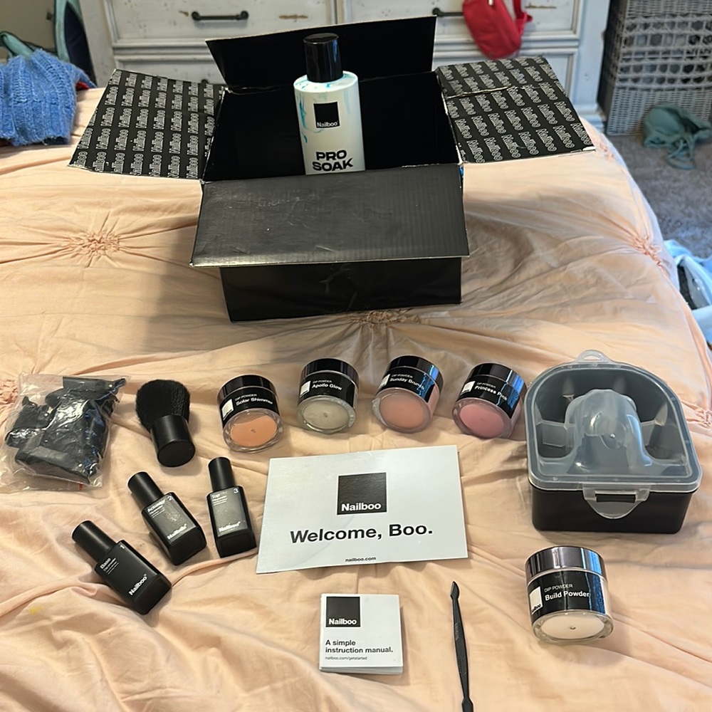 Nailboo Entire collection - Comes with 4 dip powders - Never used